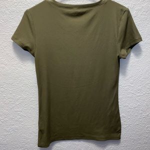 Green short sleeve shirt